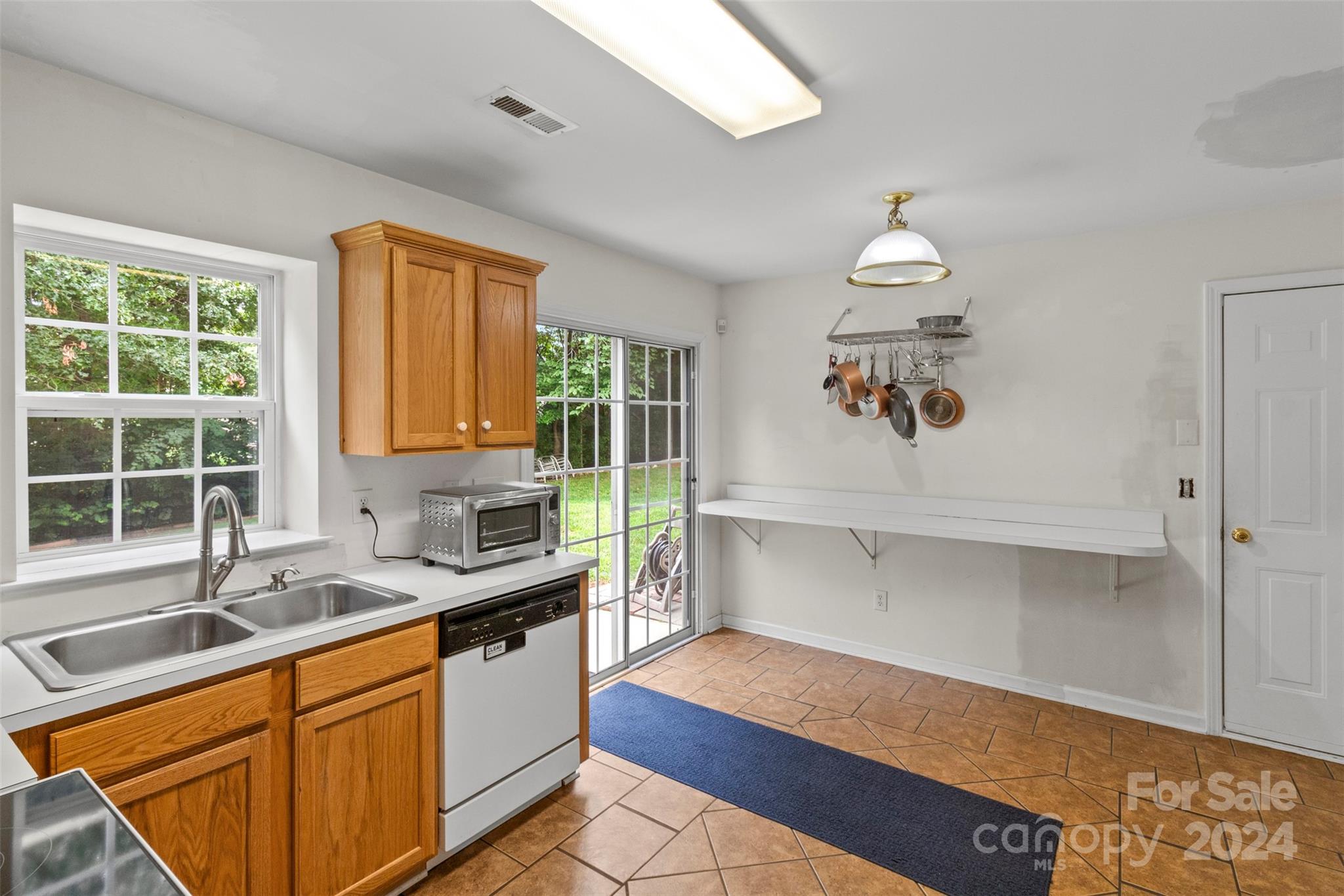 1514 Juniper Hills Lane