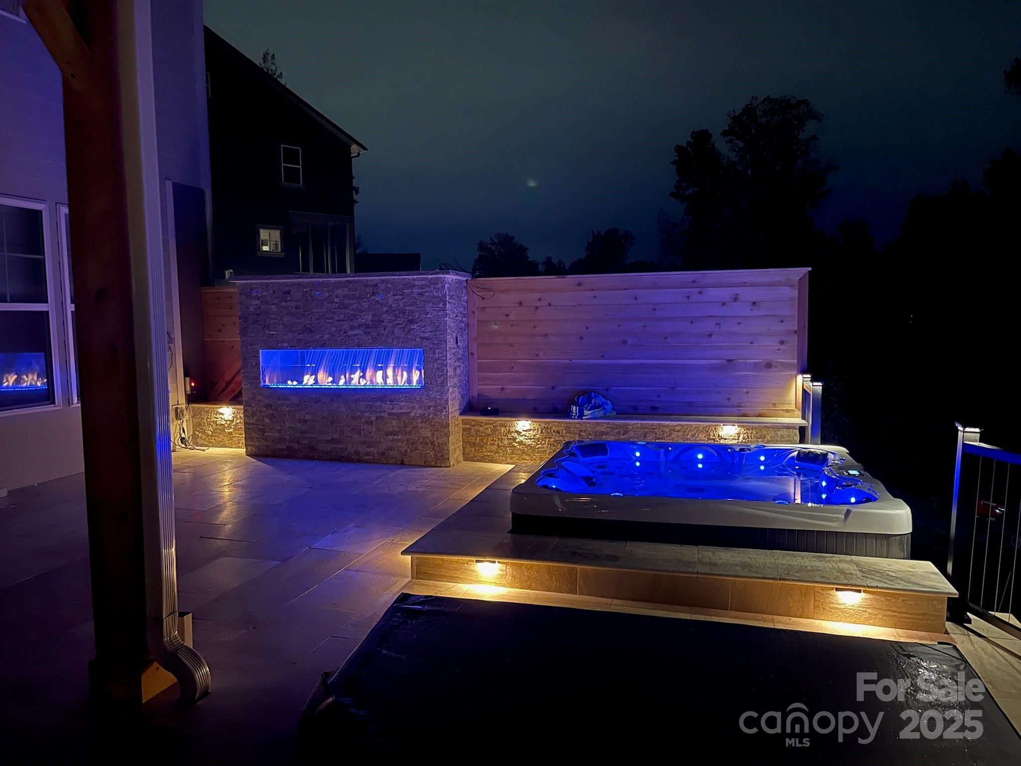 1801 Pin Oak Court