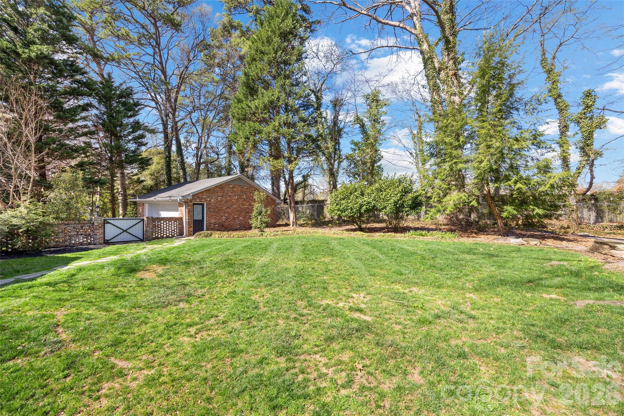 401 Glen Oaks Road