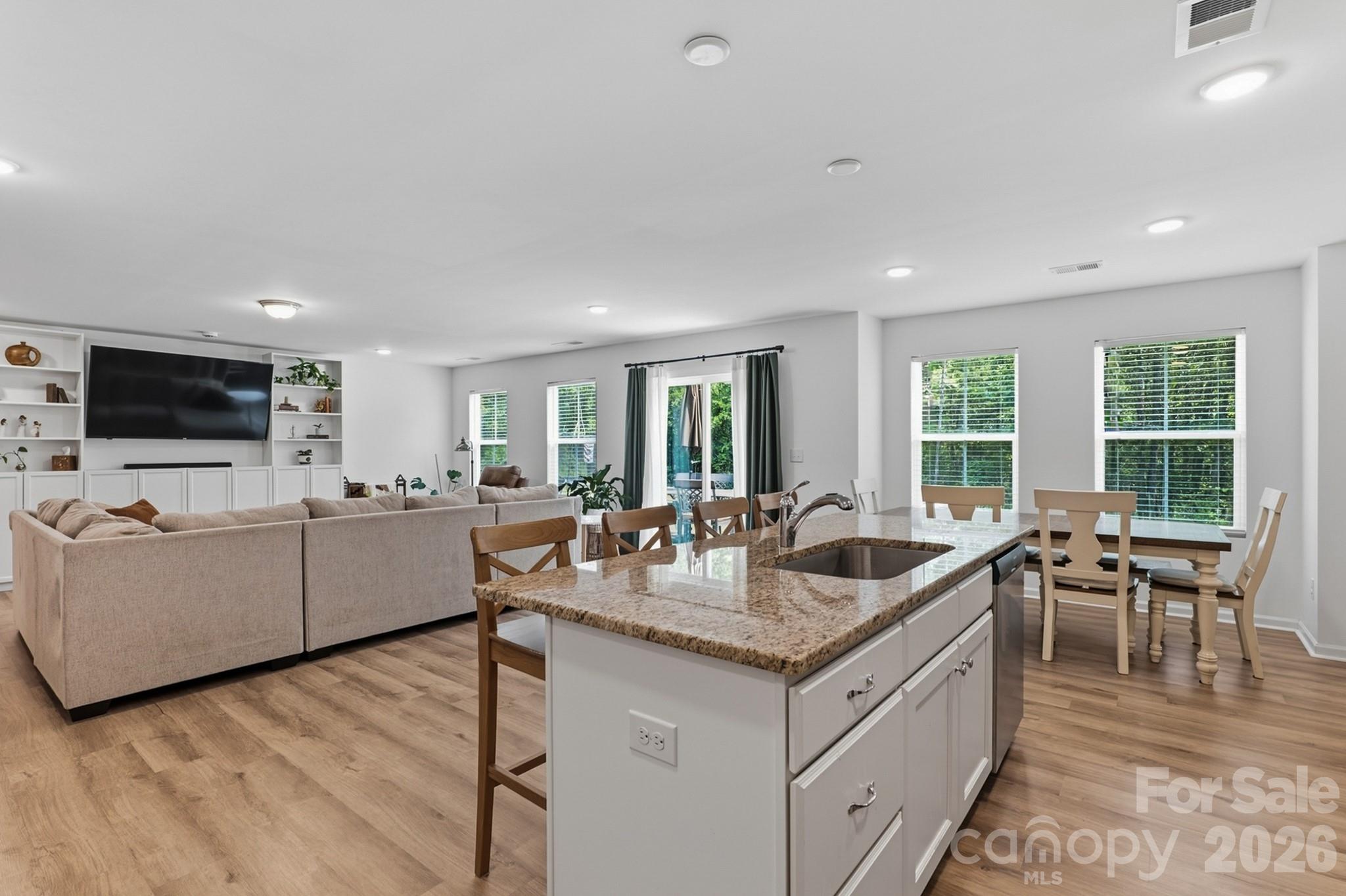 219 W North Corner Road