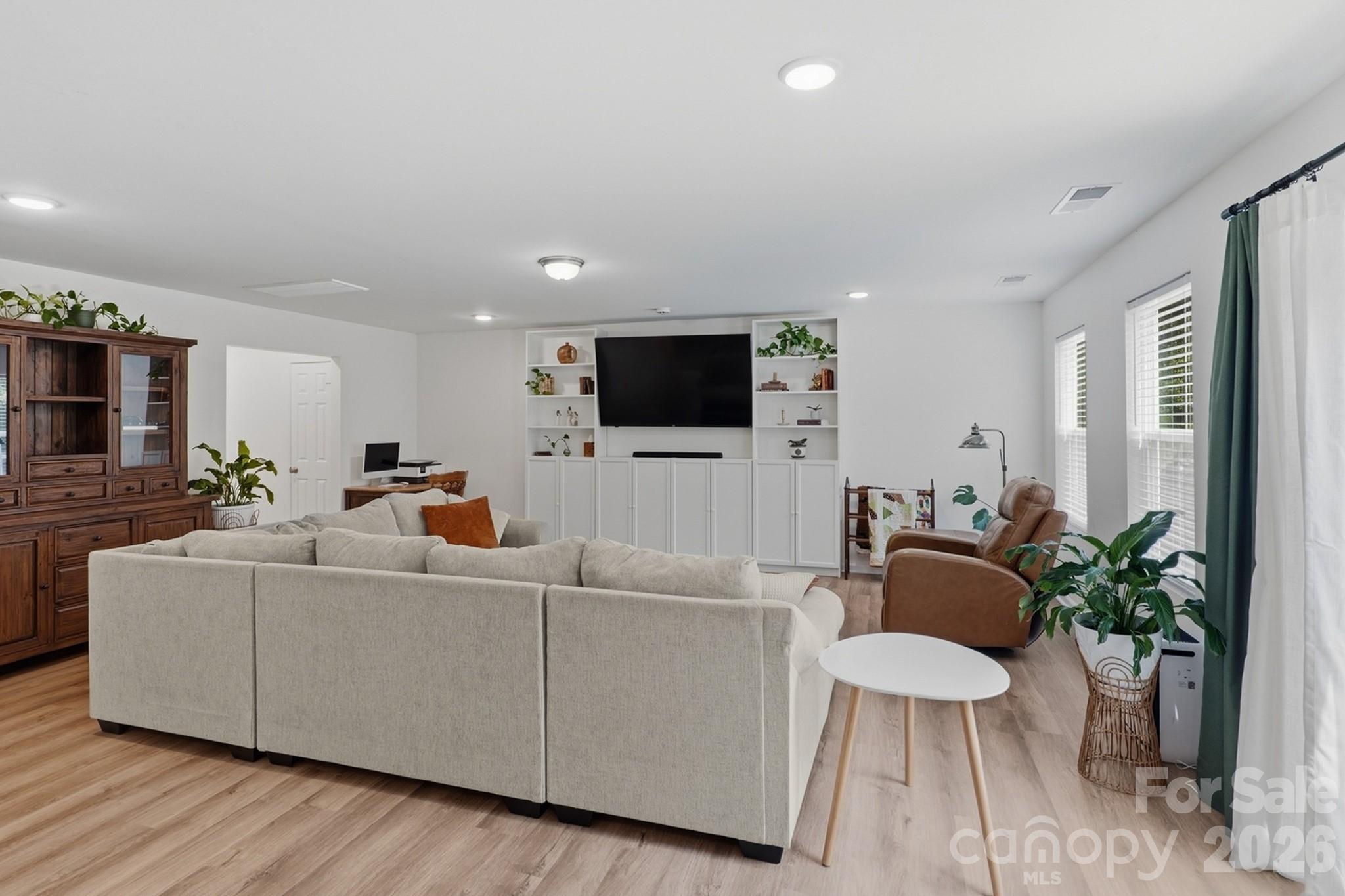 219 W North Corner Road