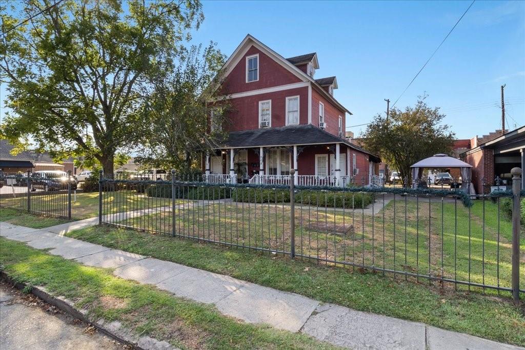 208 E CHARLES Street