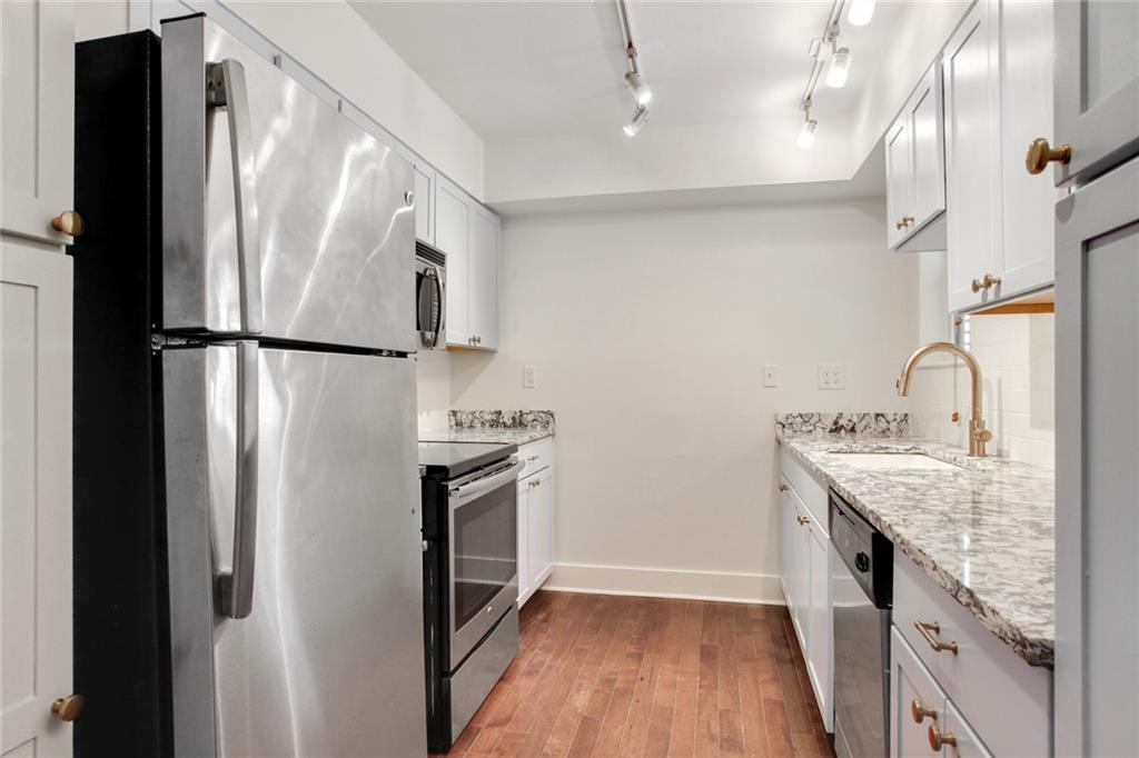 1430 JACKSON Avenue 302