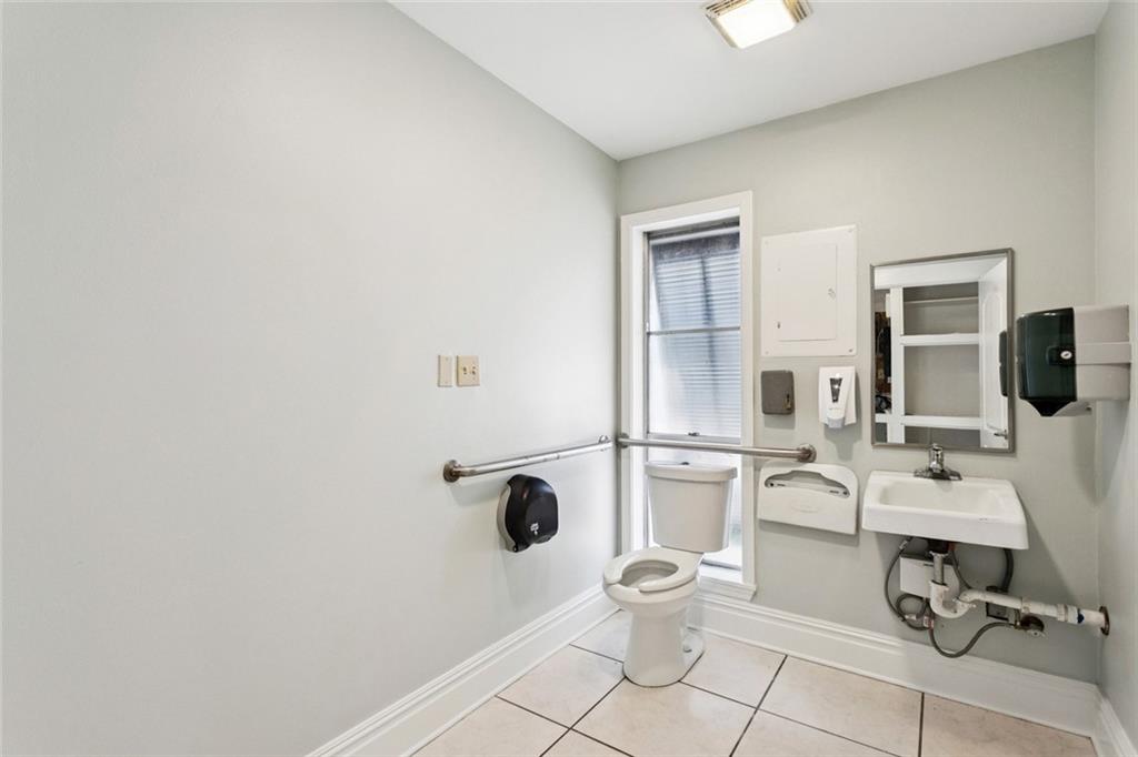 350 N CAUSEWAY Boulevard