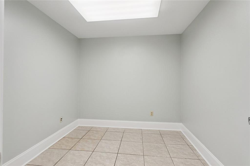 350 N CAUSEWAY Boulevard