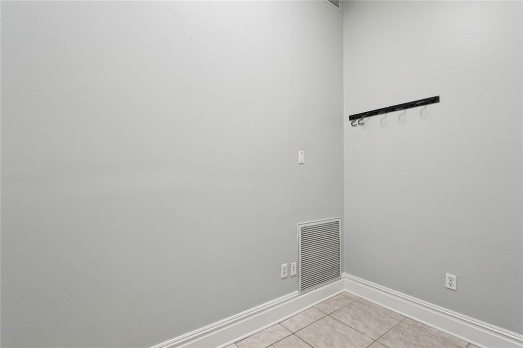 350 N CAUSEWAY Boulevard