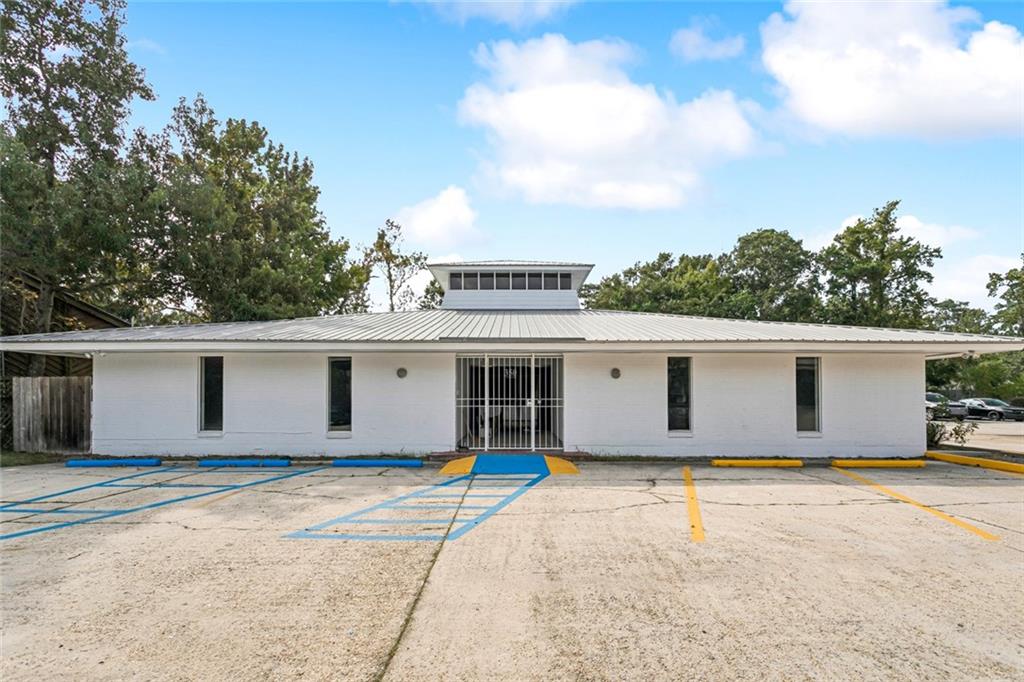 350 N CAUSEWAY Boulevard