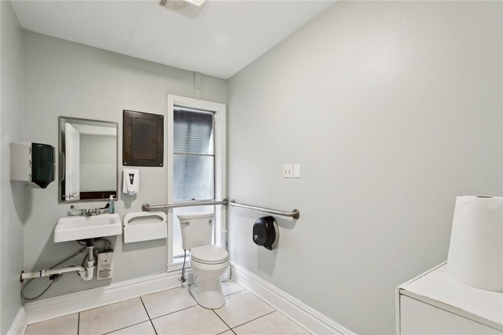 350 N CAUSEWAY Boulevard