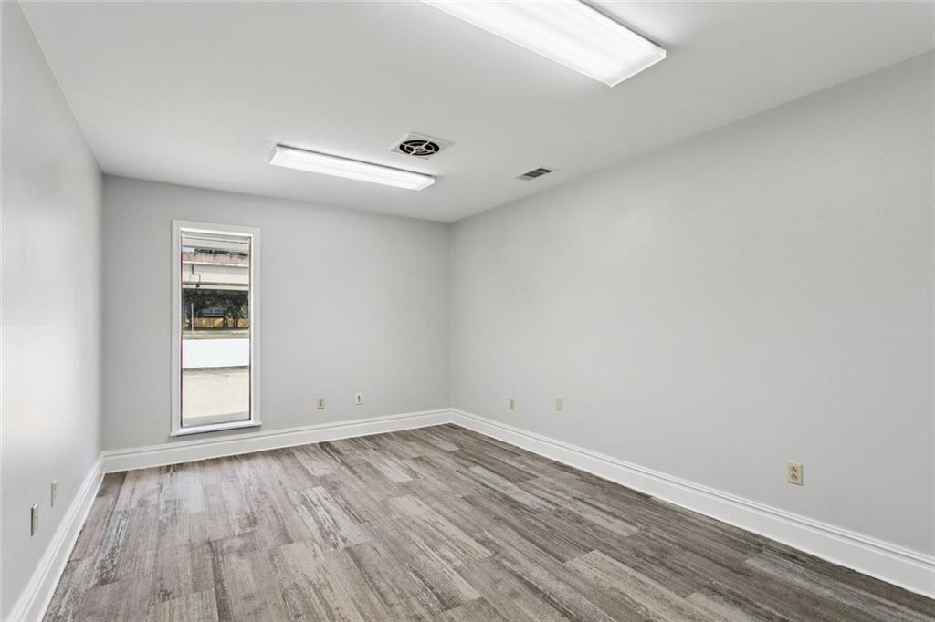 350 N CAUSEWAY Boulevard 100