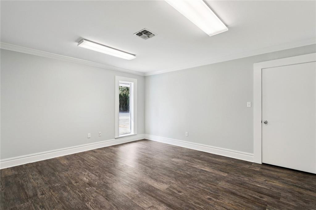 350 N CAUSEWAY Boulevard 400
