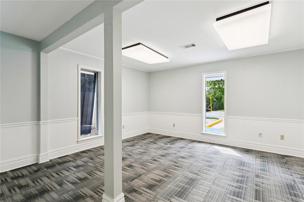 350 N CAUSEWAY Boulevard 400