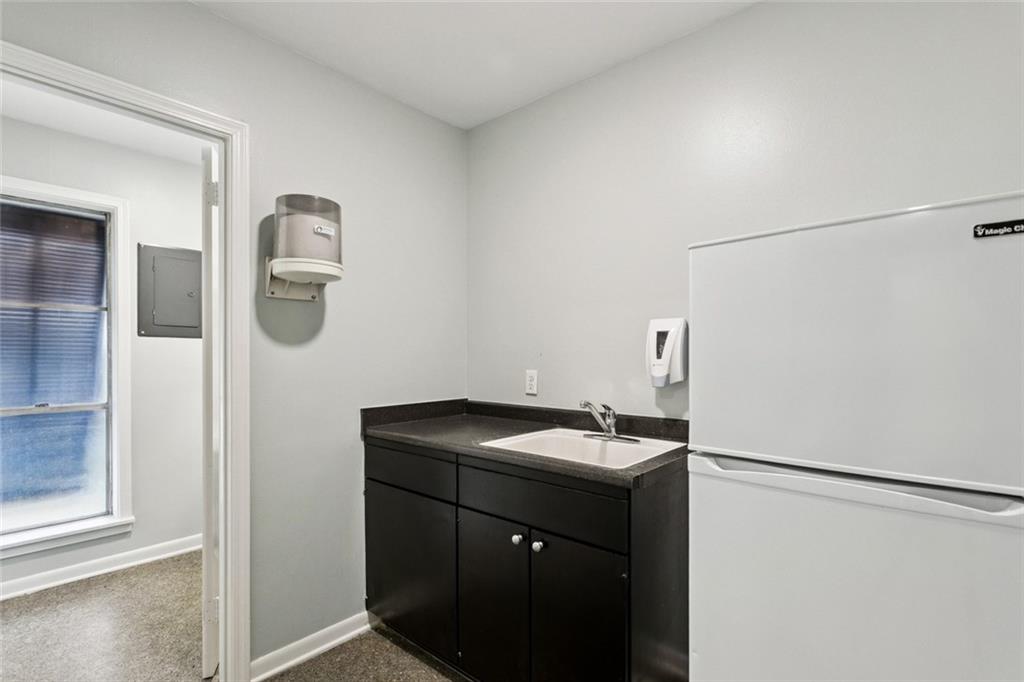 350 N CAUSEWAY Boulevard 400