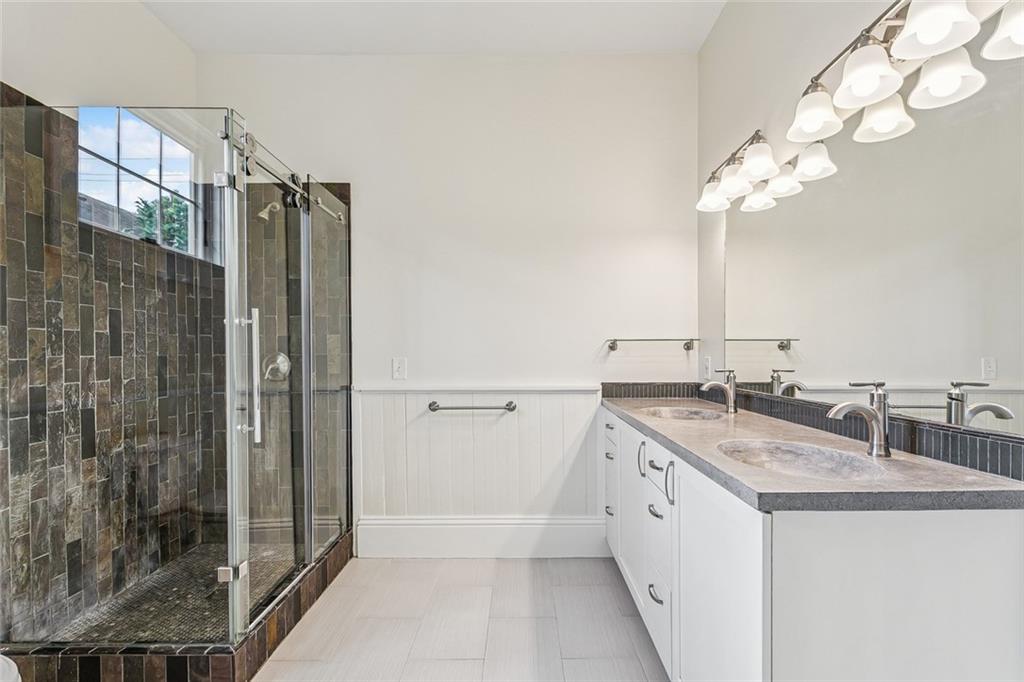 2206 URSULINES Avenue