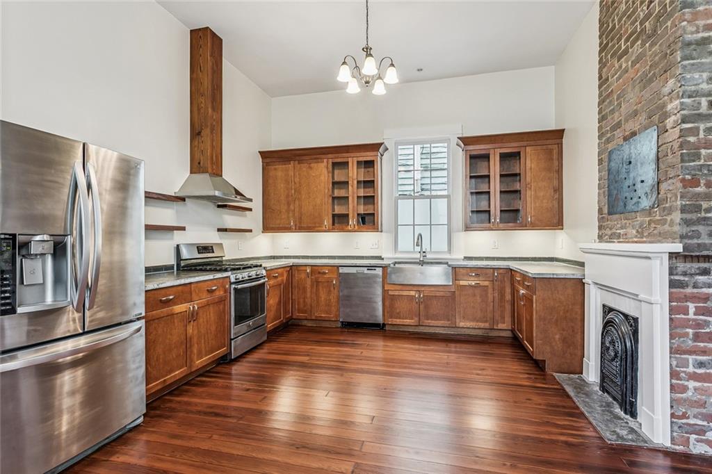 2206 URSULINES Avenue