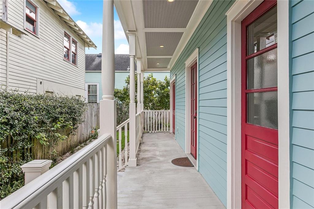 2206 URSULINES Avenue