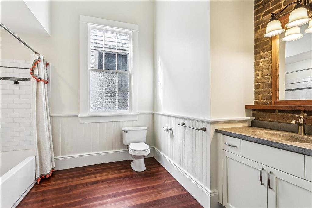 2206 URSULINES Avenue