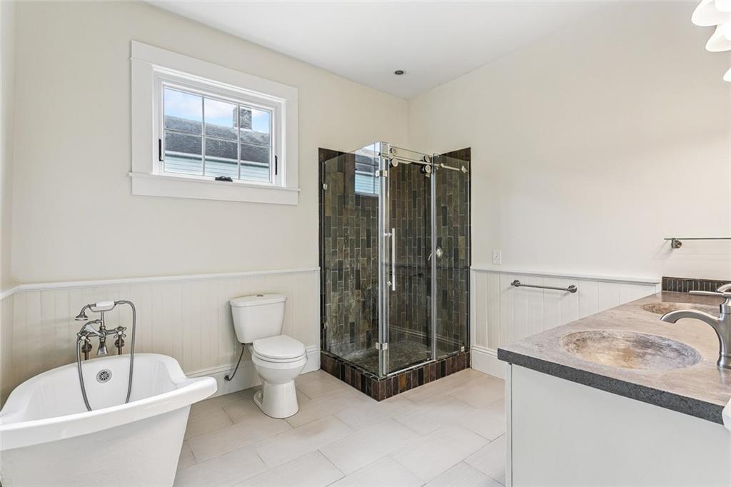 2206 URSULINES Avenue