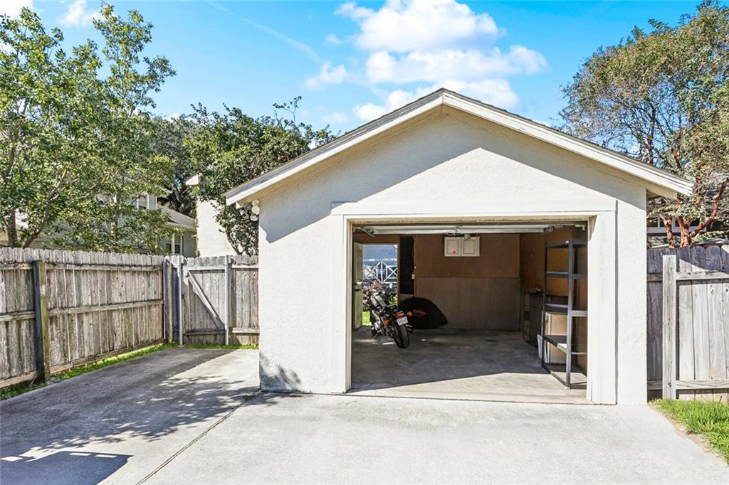 6465 CANAL Boulevard