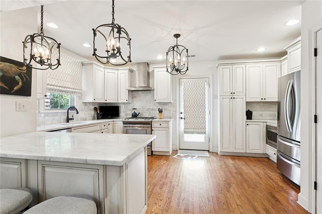 6465 CANAL Boulevard