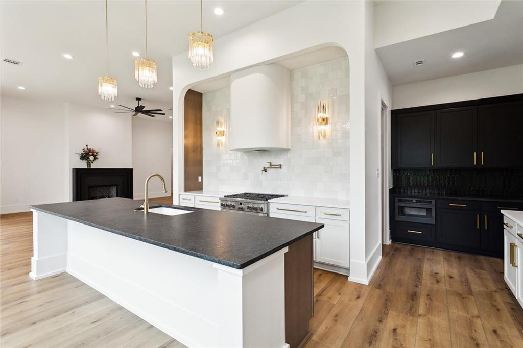 17252 ENGLISH SADDLE Lane