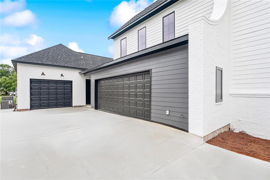 17252 ENGLISH SADDLE Lane