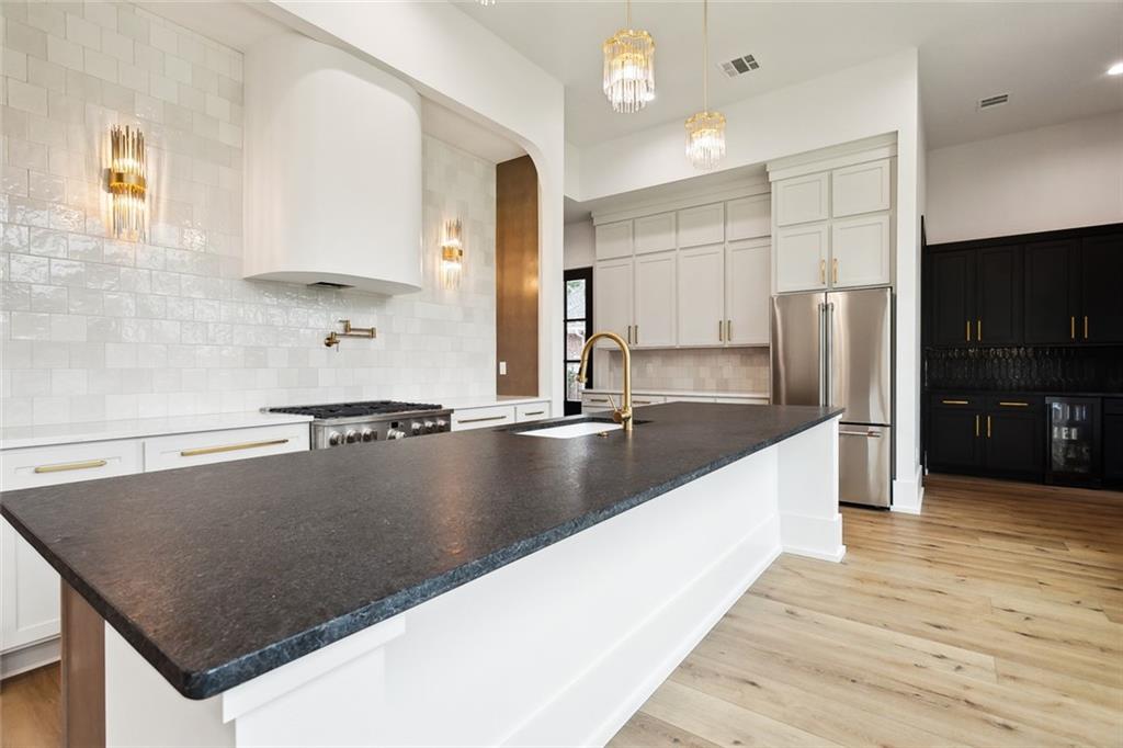 17252 ENGLISH SADDLE Lane