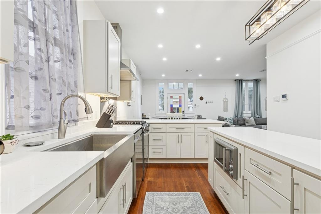 1921 CAMBRONNE Street