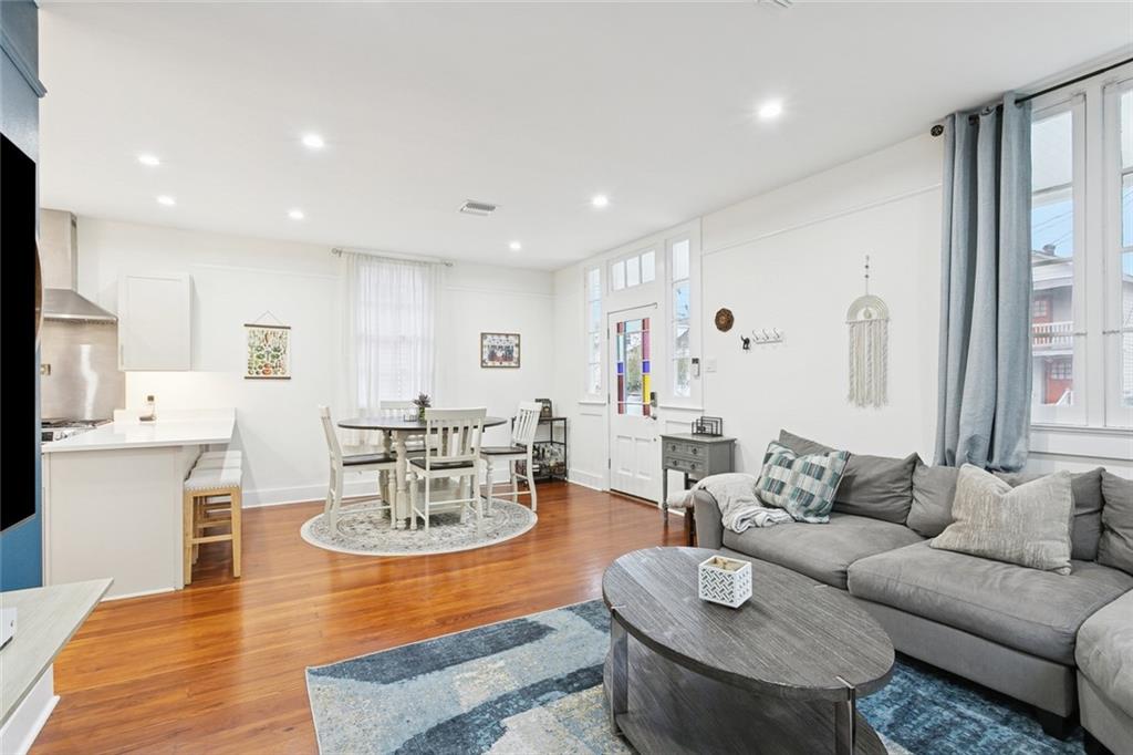 1921 CAMBRONNE Street