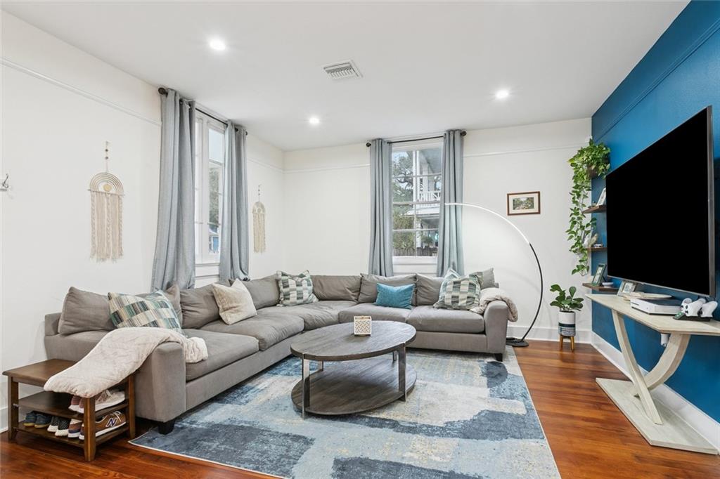 1921 CAMBRONNE Street