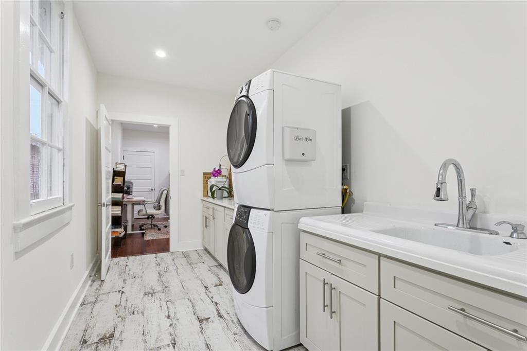 1921 CAMBRONNE Street