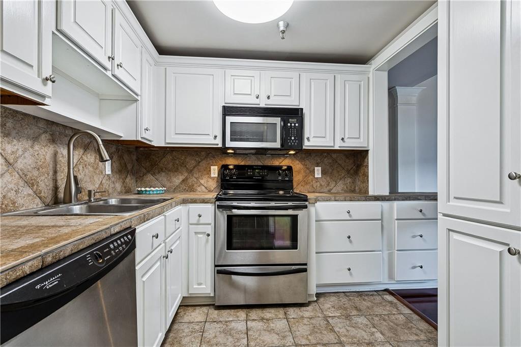 1107 S PETERS Street 302