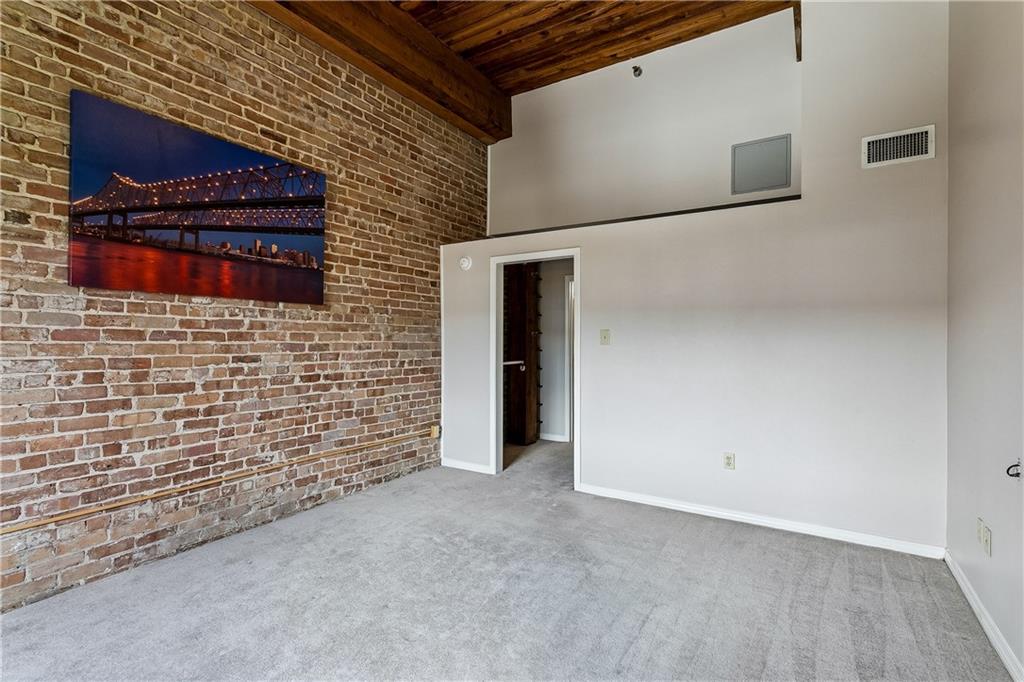 1107 S PETERS Street 302