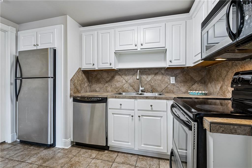 1107 S PETERS Street 302