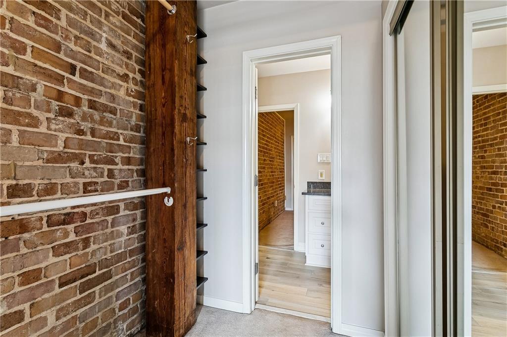 1107 S PETERS Street 302