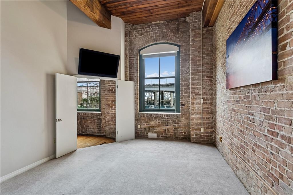 1107 S PETERS Street 302