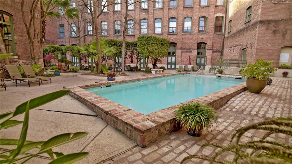 1107 S PETERS Street 302