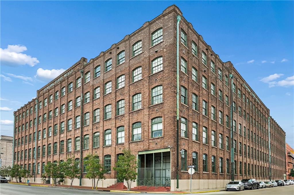 1107 S PETERS Street 302