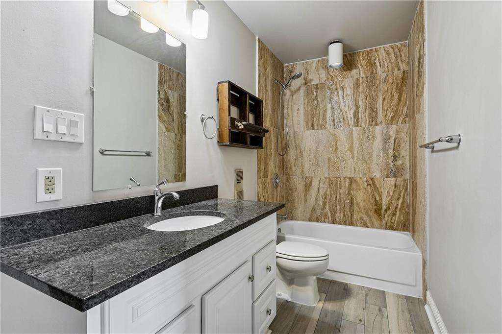 1107 S PETERS Street 302