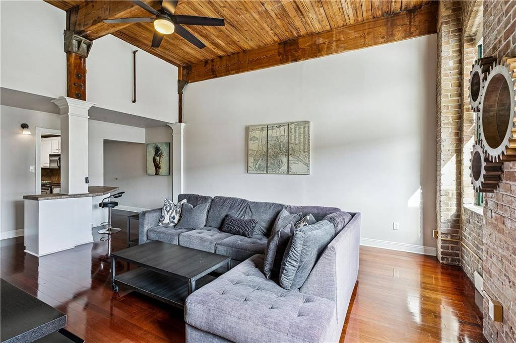 1107 S PETERS Street 302