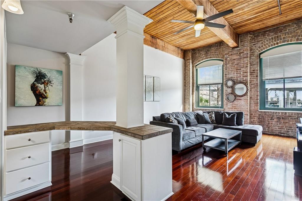 1107 S PETERS Street 302