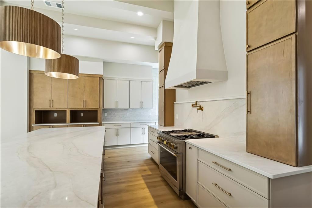 1109 DELTA Lane