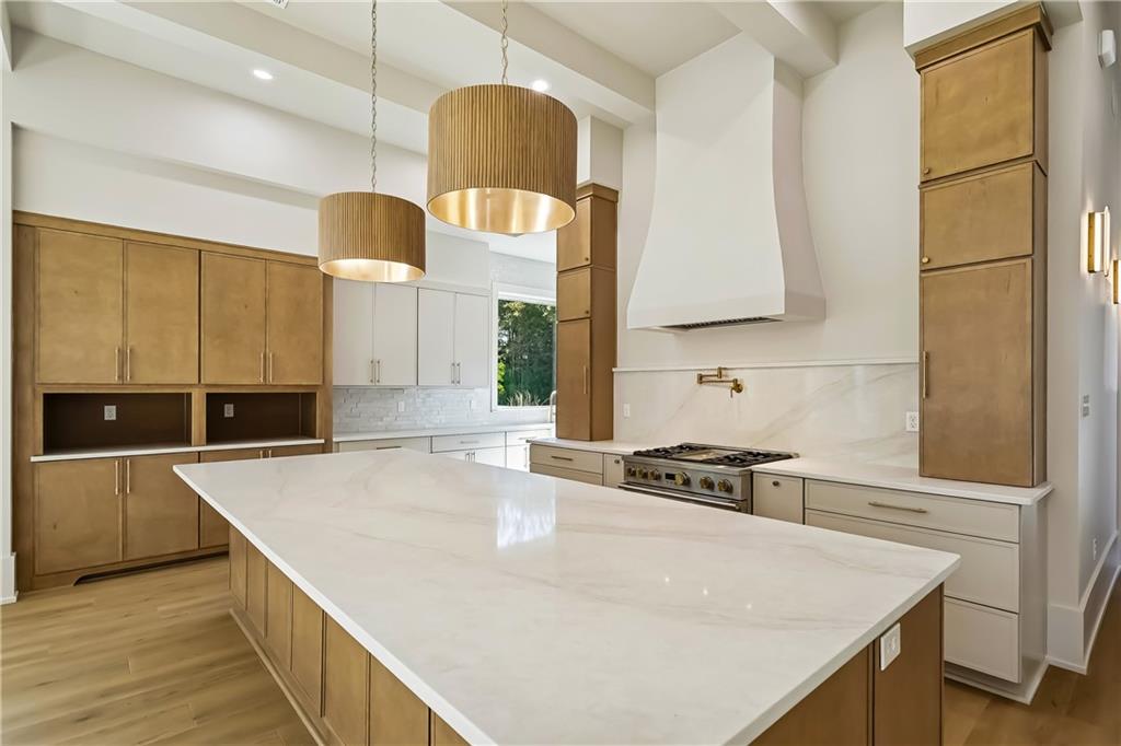 1109 DELTA Lane