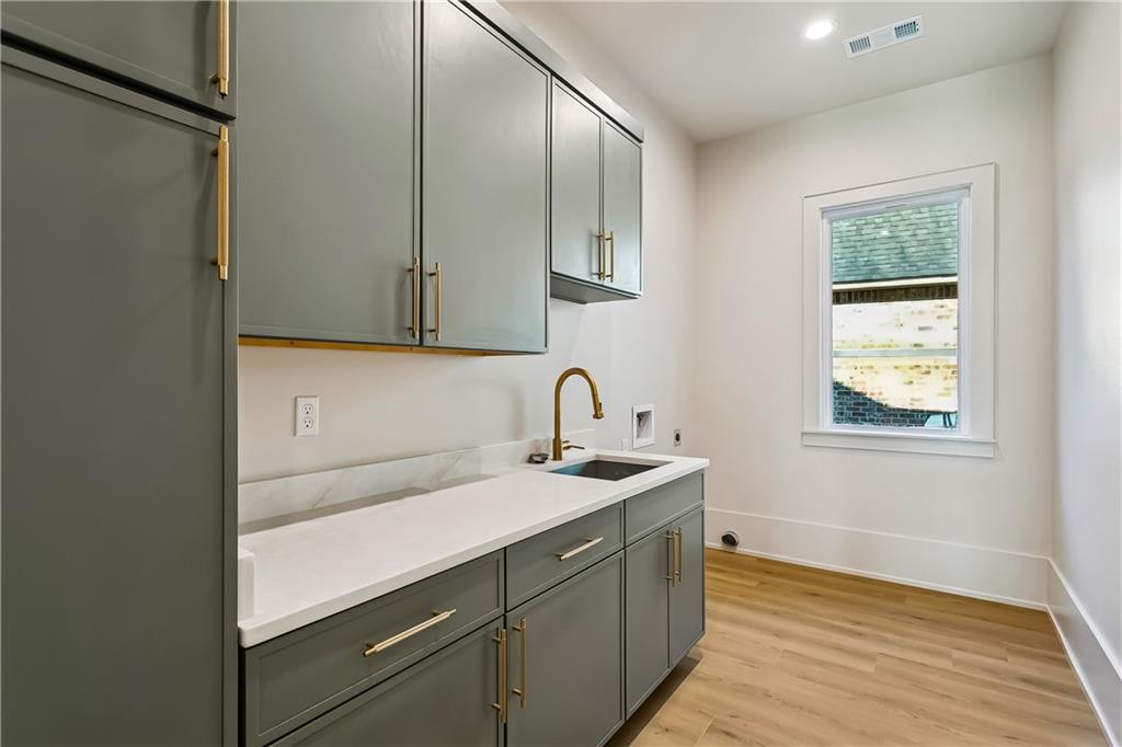 1109 DELTA Lane