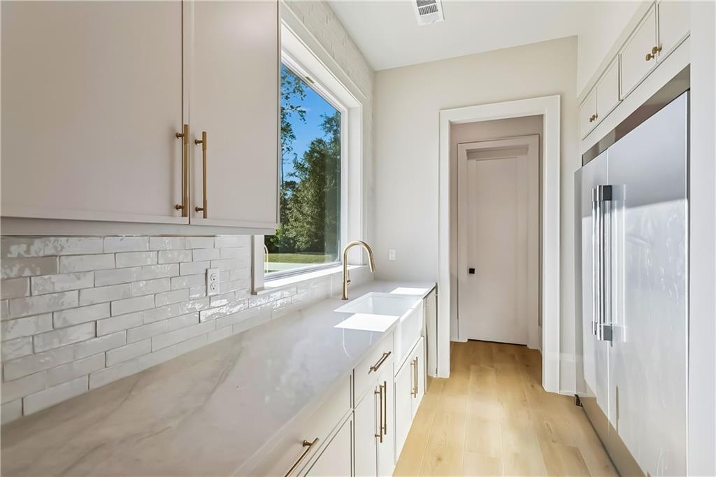 1109 DELTA Lane