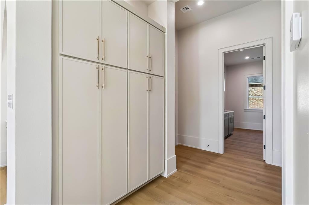 1109 DELTA Lane