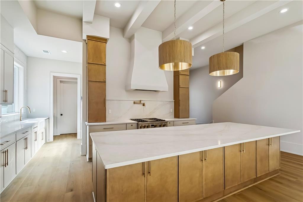 1109 DELTA Lane