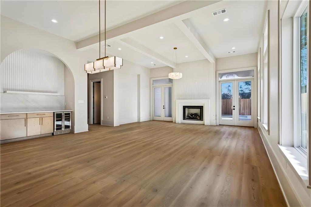 1109 DELTA Lane