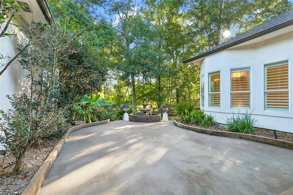 105 CONCORDE Place