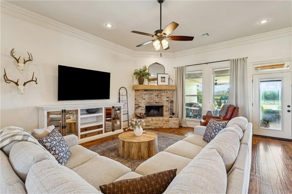221 HIGHLAND CREST Drive