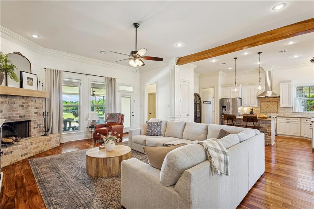 221 HIGHLAND CREST Drive